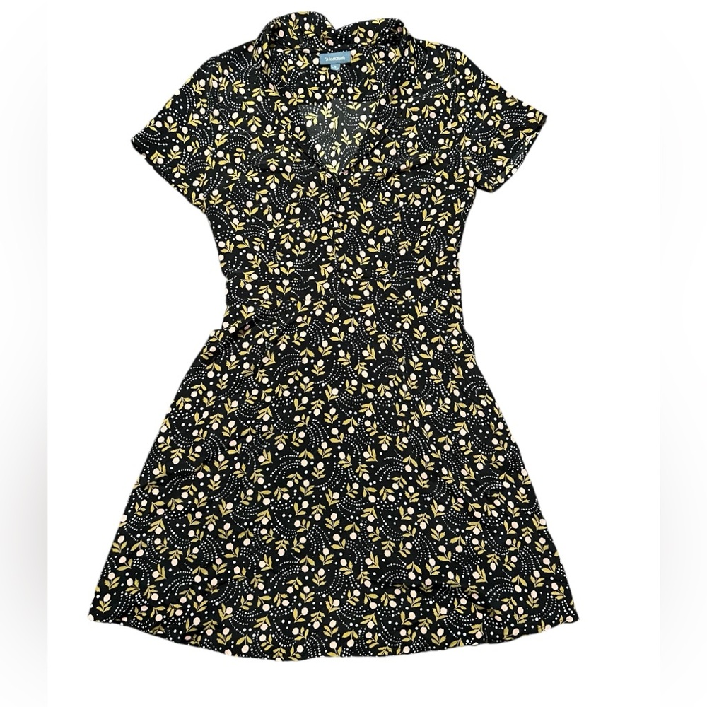 Modcloth • Floral & Dot Button Front Collared Dress
